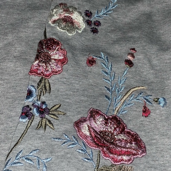 beautiful embroidered shirt - Picture 2 of 3